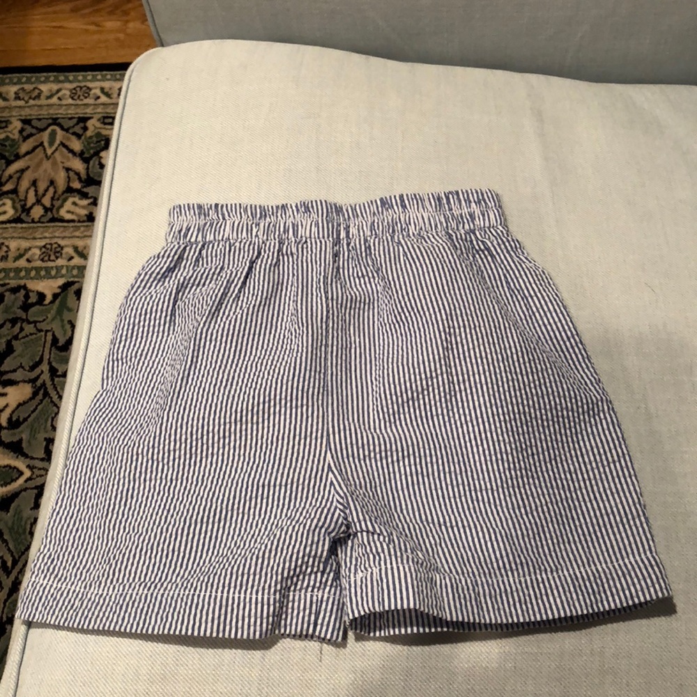 EUC Fantasia too! Seersucker shorts size 5